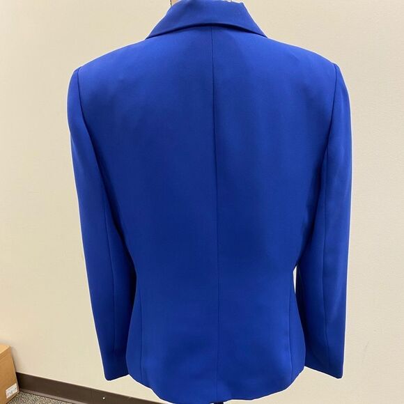 EMMA James by Liz Claiborne academia blue 3 button blazer with accent brooch - Picture 4 of 5